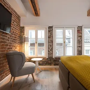 Apartment Square 20